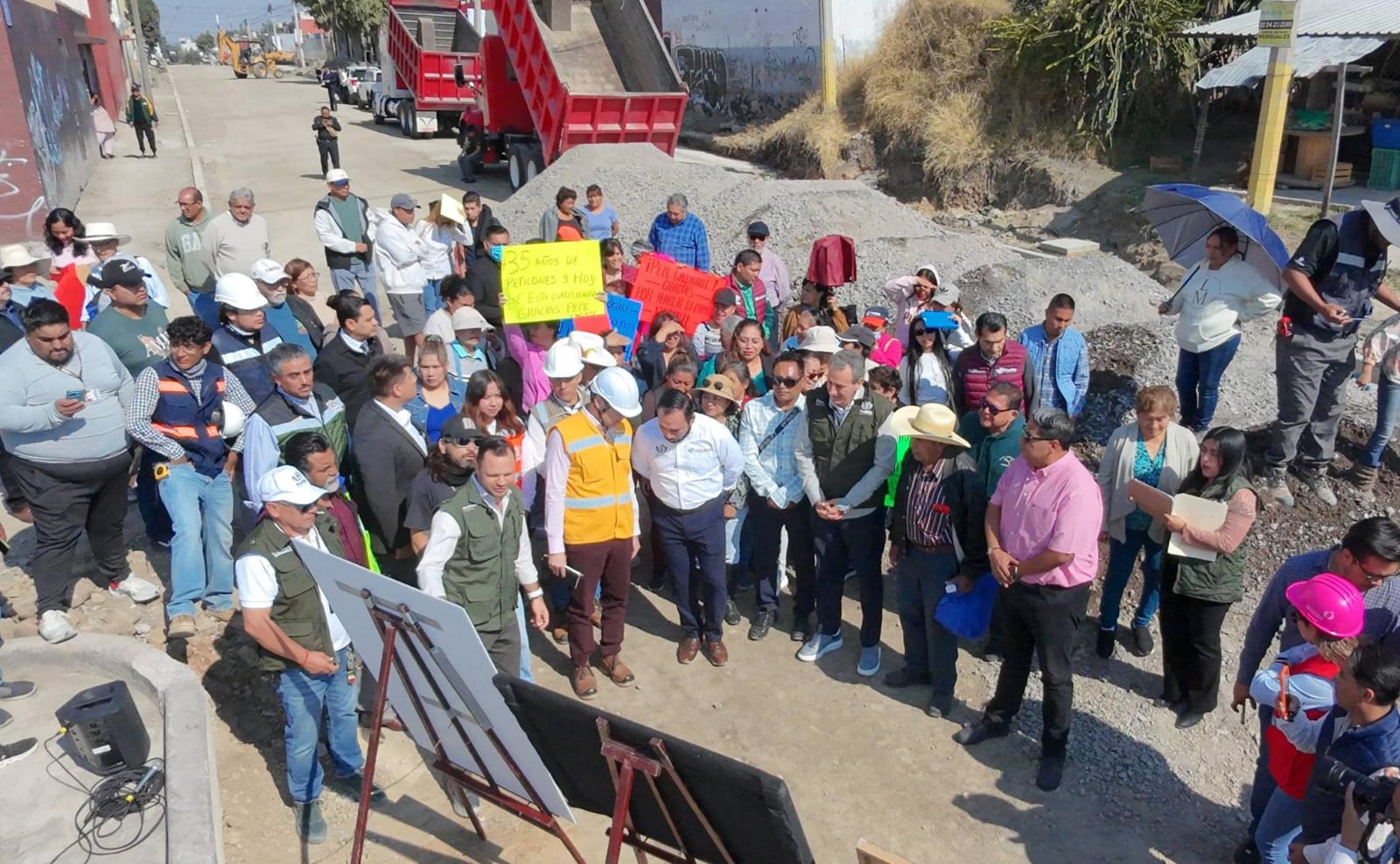 Supervisa Pepe Chedraui trabajos de rehabilitación vial en Camino Viejo a Balcones