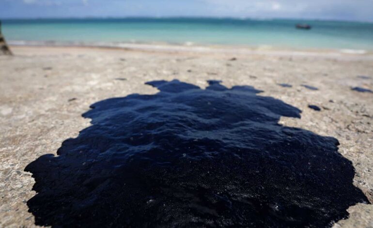 Sheinbaum abre la puerta a investigación penal por derrame de petróleo en Veracruz y Tabasco