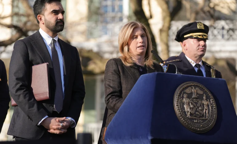 FBI investiga como posible acto de terrorismo el lanzamiento de artefactos explosivos contra la residencia del alcalde de Nueva York