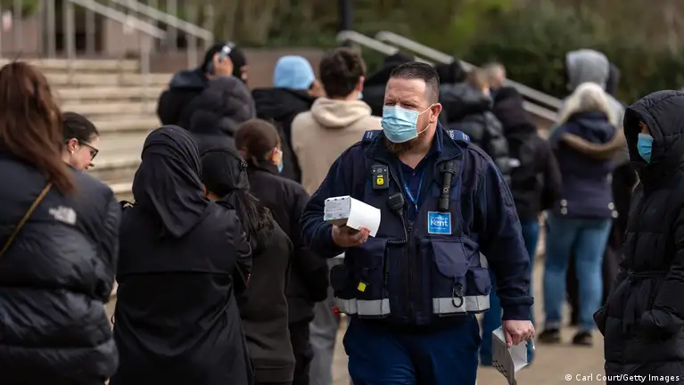 Reino Unido en alerta por brote de meningitis; se agotan las vacunas