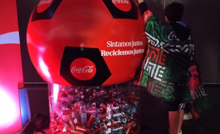 Recibe Gobierno de Pepe Chedraui donación de latas tras paso del FIFA World Cup Trophy Tour 2026 en Puebla