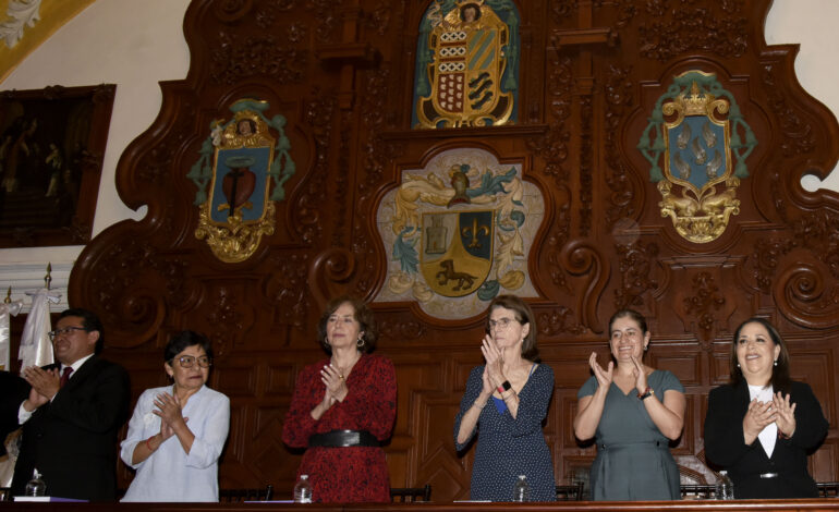Científicas mexicanas exponen su trabajo en la Cátedra Magistral Dra. Matilde Montoya en el salón Barroco de la BUAP