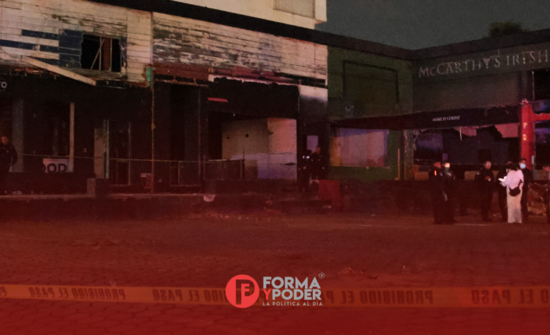 Hallan restos humanos en cisterna de la abandonada plaza de bares de la Avenida Juárez y la 25 Sur