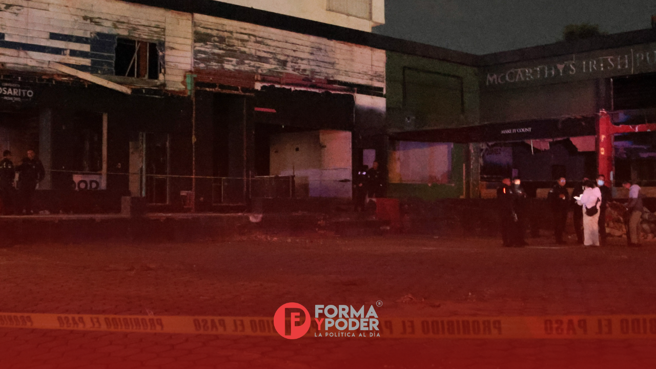 Hallan restos humanos en cisterna de la abandonada plaza de bares de la Avenida Juárez y la 25 Sur