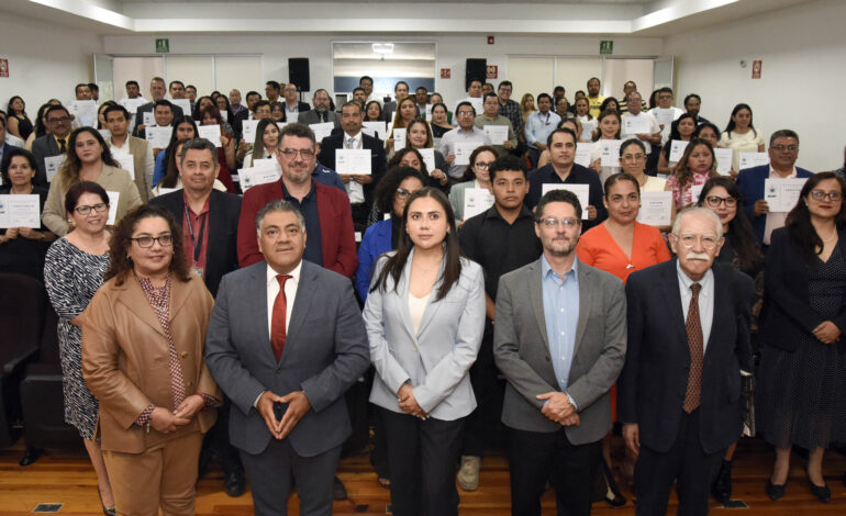 BUAP entrega constancias de capacitación a servidores públicos