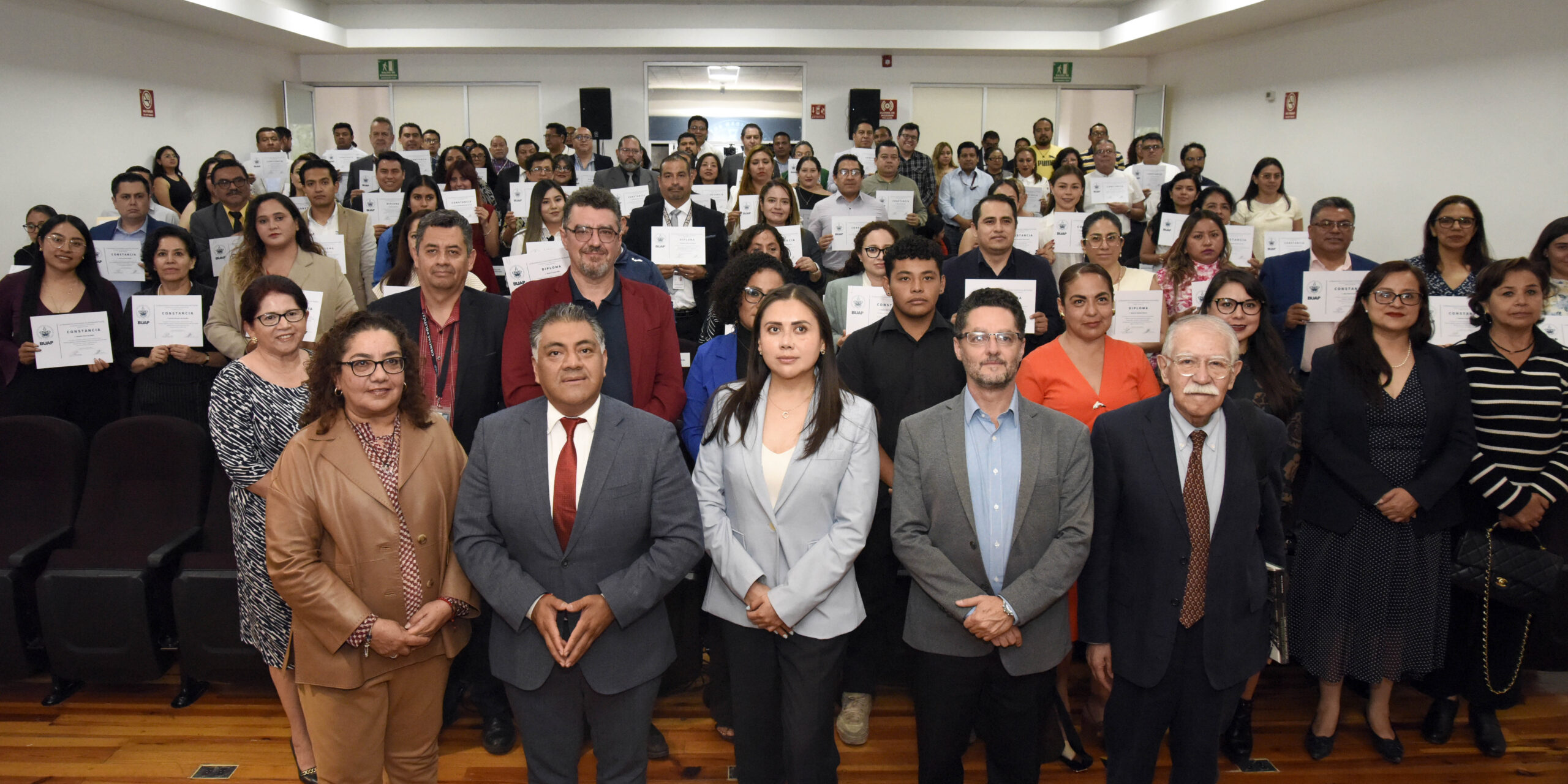 BUAP entrega constancias de capacitación a servidores públicos