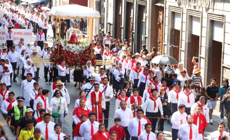 Cerca de 200 mil fieles participan en la Procesión de Viernes Santo en Puebla