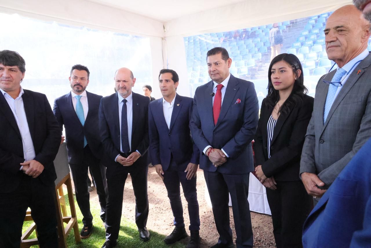 CONADE y Gobierno de Puebla anuncian construcción de canchas deportivas en el estado