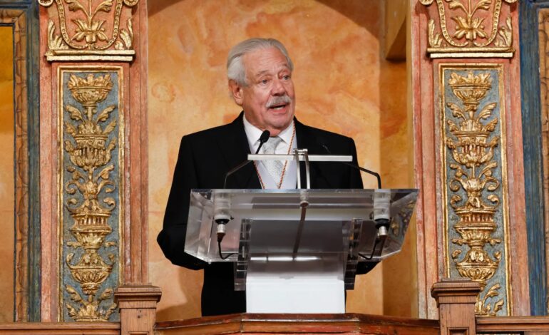 Gonzalo Celorio gana Cervantes y reivindica unión hispana