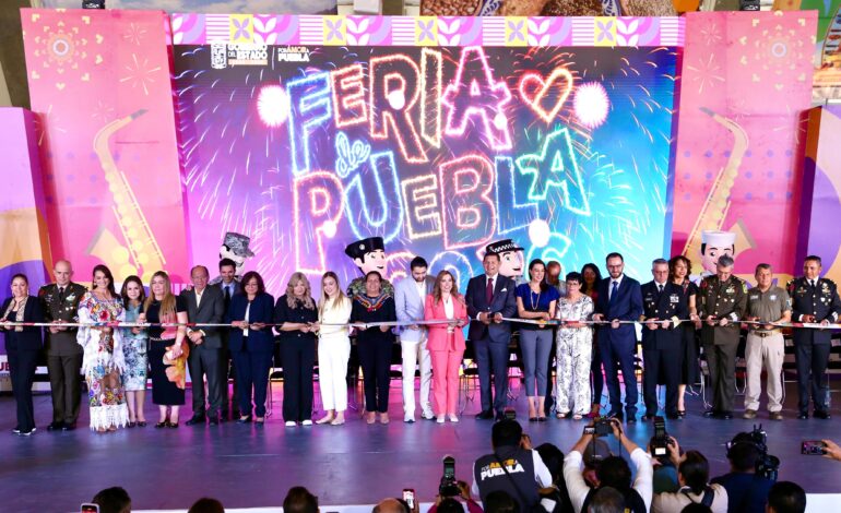 Josefina Rodríguez Zamora y Alejandro Armenta Mier dan banderazo de inicio a la Feria de Puebla 2026