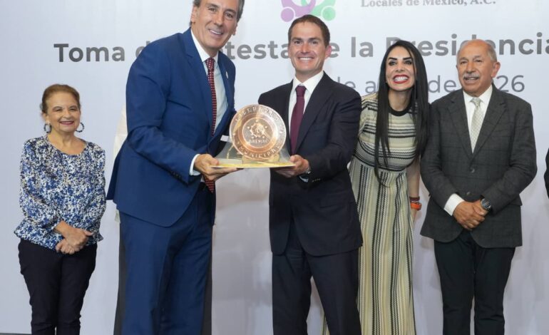 Pepe Chedraui asiste a la Toma de Protesta de la Presidencia de AALMAC