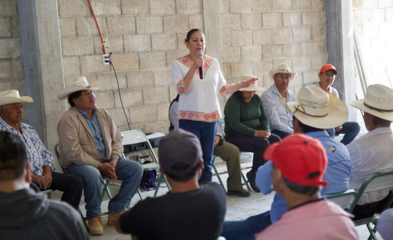 Reunión con ejidatarios de Azumiatla impulsa desarrollo social y atención directa