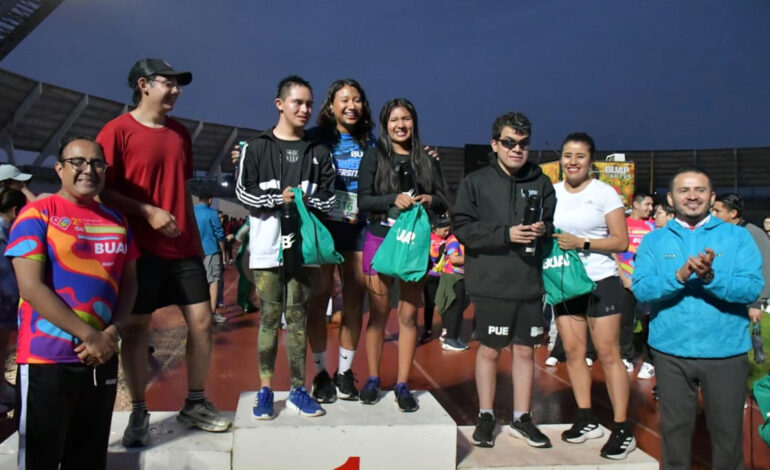 Se celebra la carrera nocturna de Enfermería de la BUAP en Ciudad Universitaria