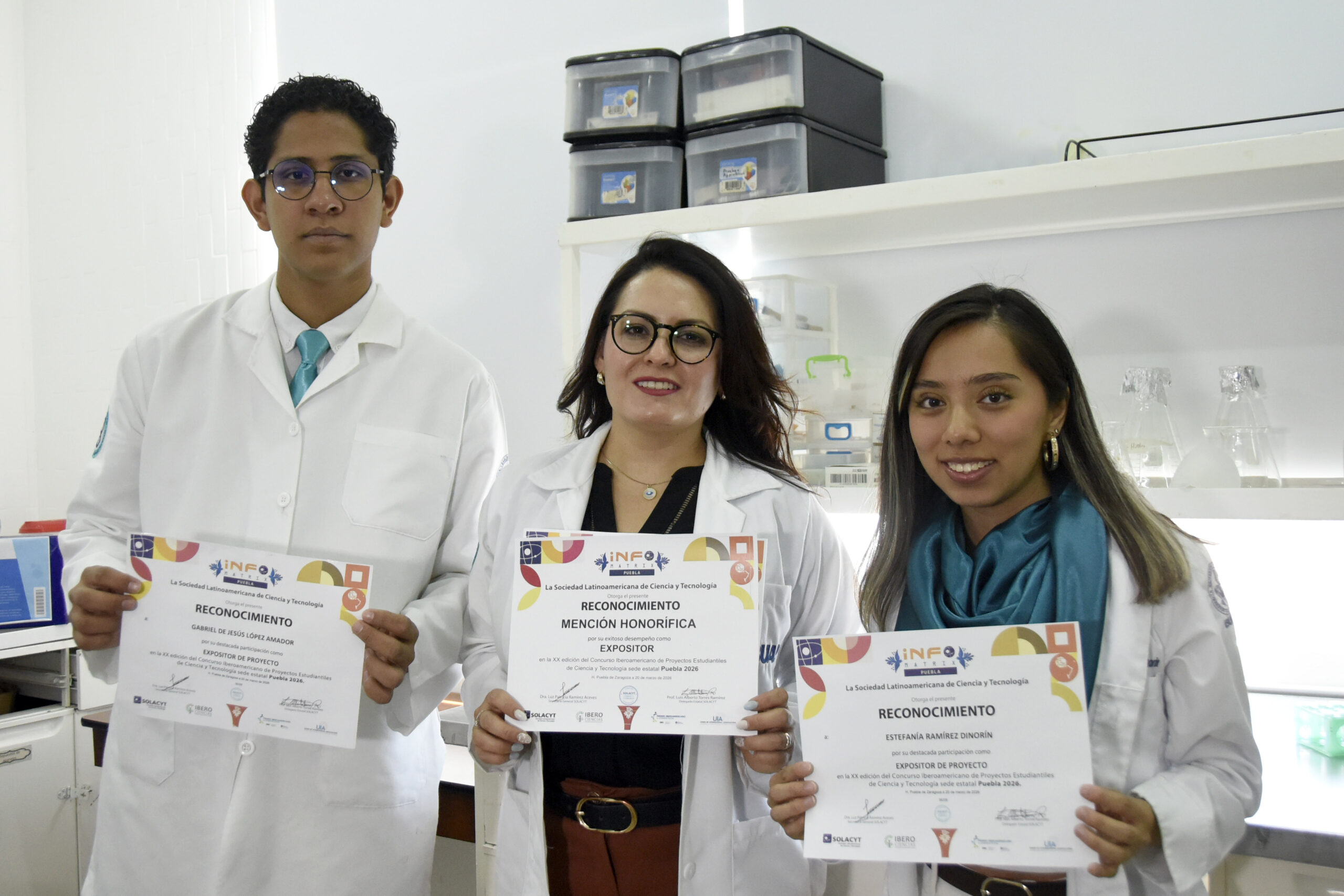 Estudiantes BUAP buscan concientizar sobre la resistencia a los antibióticos