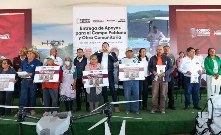 Alejandro Armenta entrega apoyos al sector agrícola y anuncia modernización vial en San José Chiapa