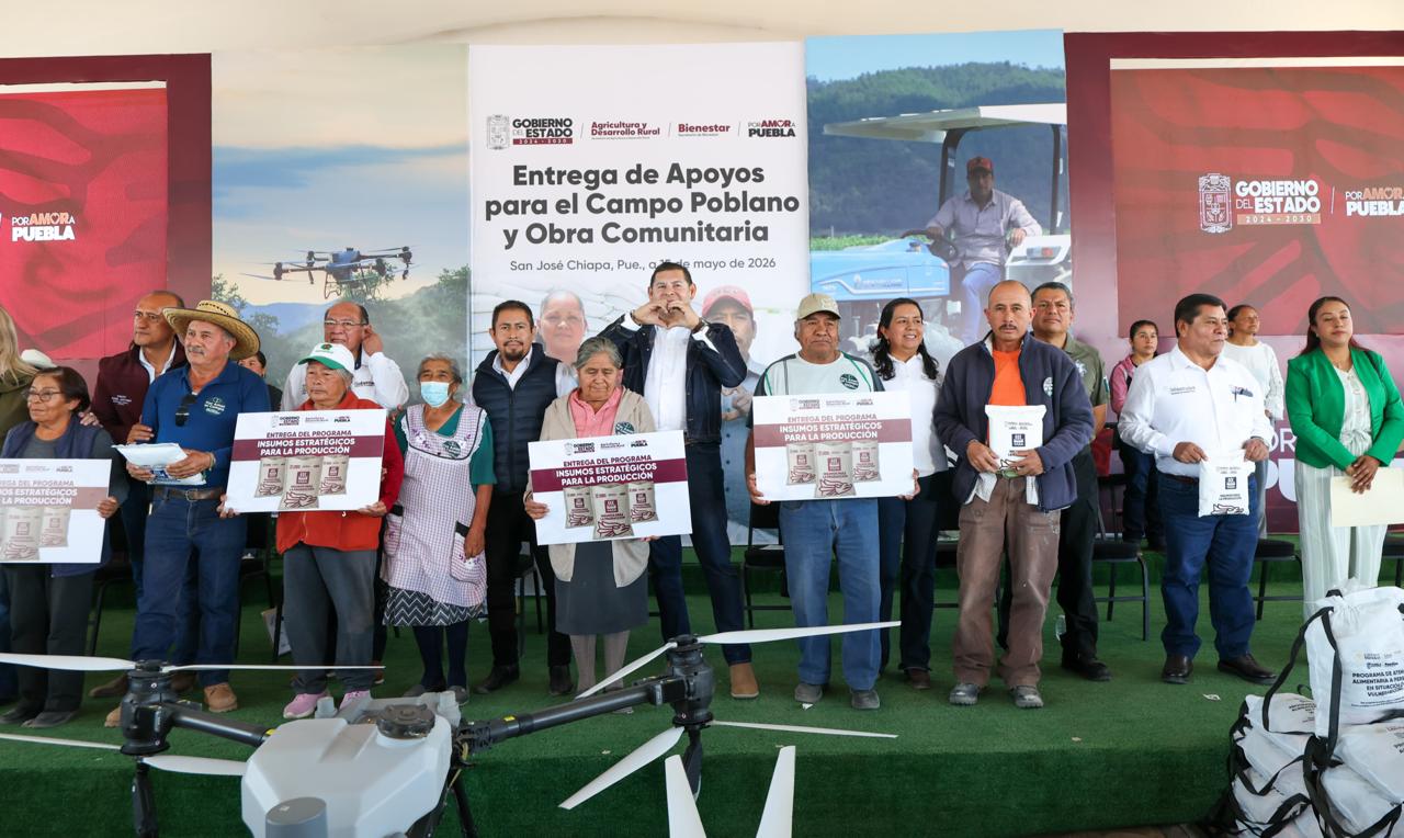 Alejandro Armenta entrega apoyos al sector agrícola y anuncia modernización vial en San José Chiapa