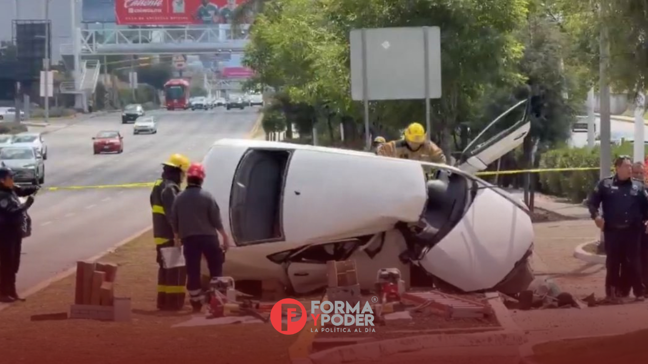 Conductor pierde la vida en volcadura sobre Vía Atlixcáyotl
