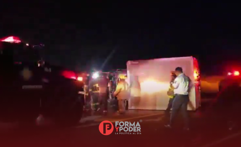 Conductor de transporte de carga murió calcinado tras volcarse sobre la autopista Siglo XXI