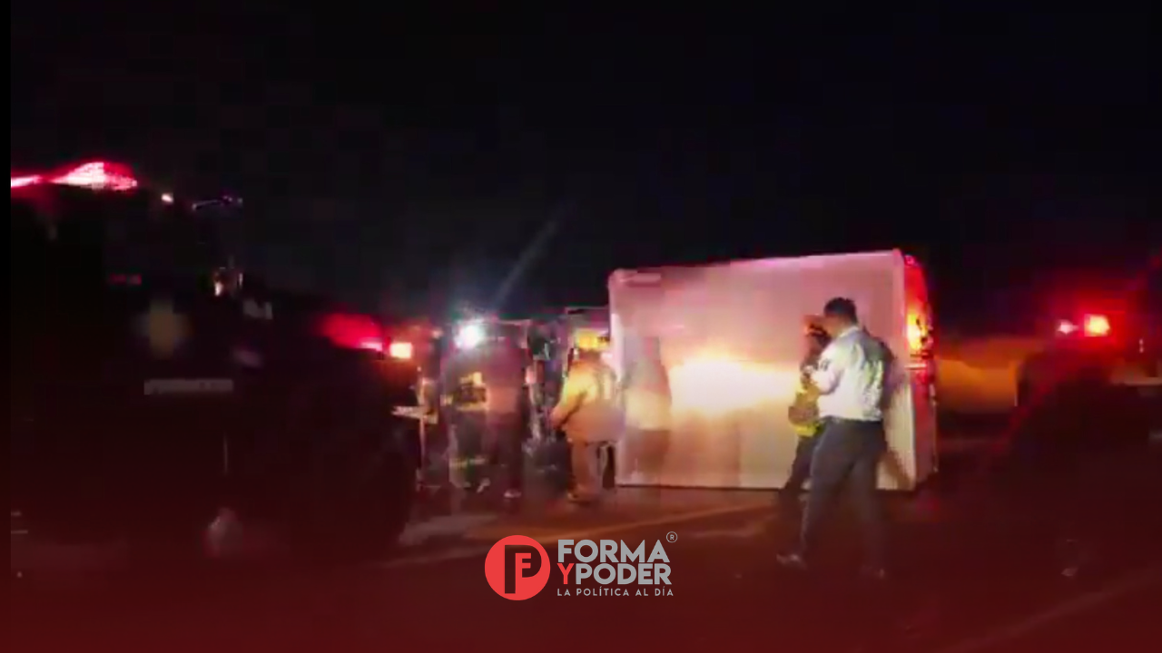 Conductor de transporte de carga murió calcinado tras volcarse sobre la autopista Siglo XXI