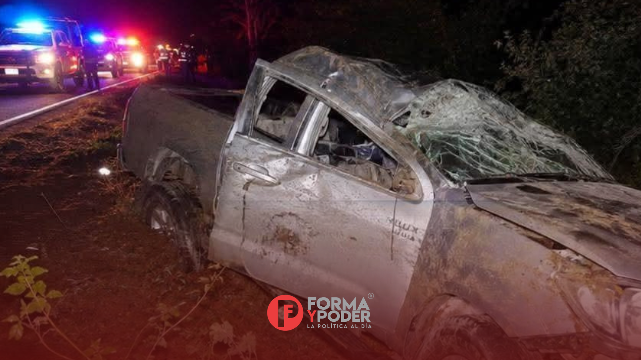 Alcalde de Ahuatlán y sus dos hijas resultaron heridos de gravedad tras volcadura; fallece titular del Registro Civil municipal