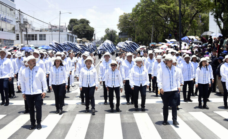 Comunidad BUAP participa en el desfile conmemorativo de la Batalla del 5 de Mayo