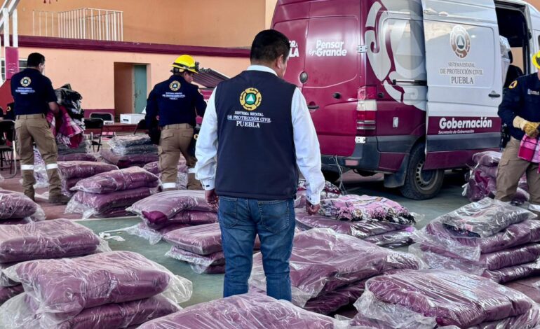 Entregan apoyos a familias afectadas por lluvias en Ixtacamaxtitlán