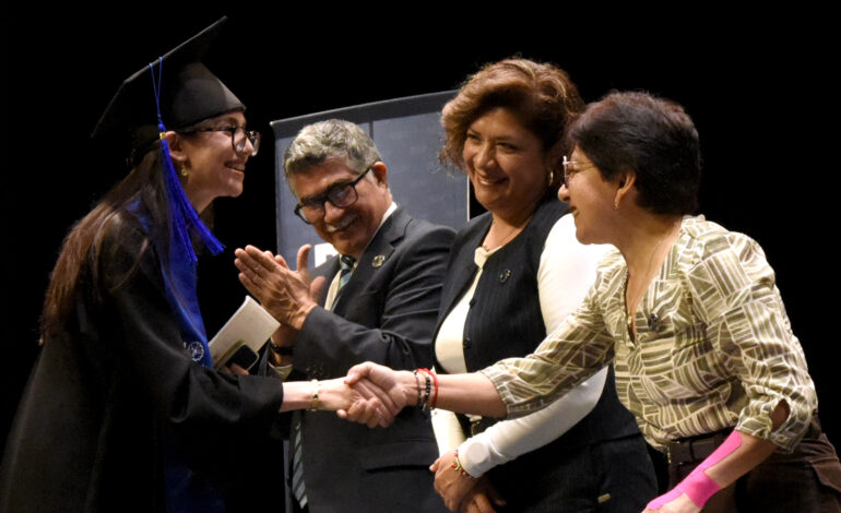 Rectora Lilia Cedillo preside la ceremonia de graduación de la Licenciatura en Biotecnología