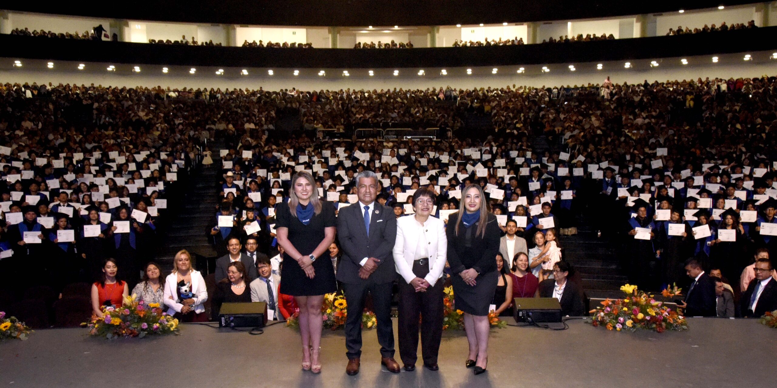 Rectora Lilia Cedillo encabeza graduación de alumnos de preparatorias regionales BUAP