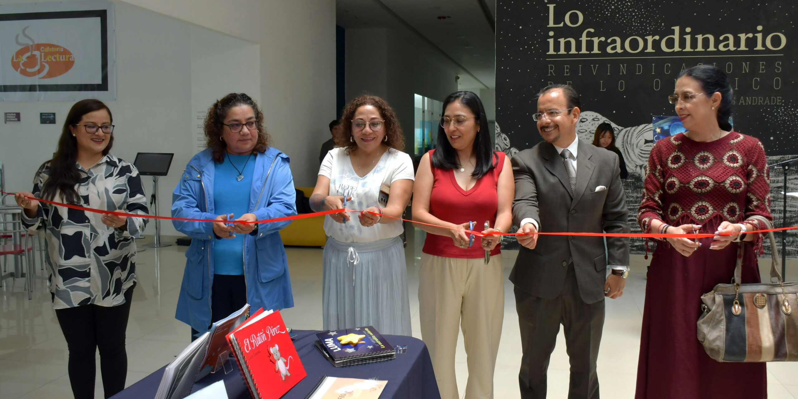 Inauguran exposición de cuentos diversificados infantiles en Biblioteca Central BUAP