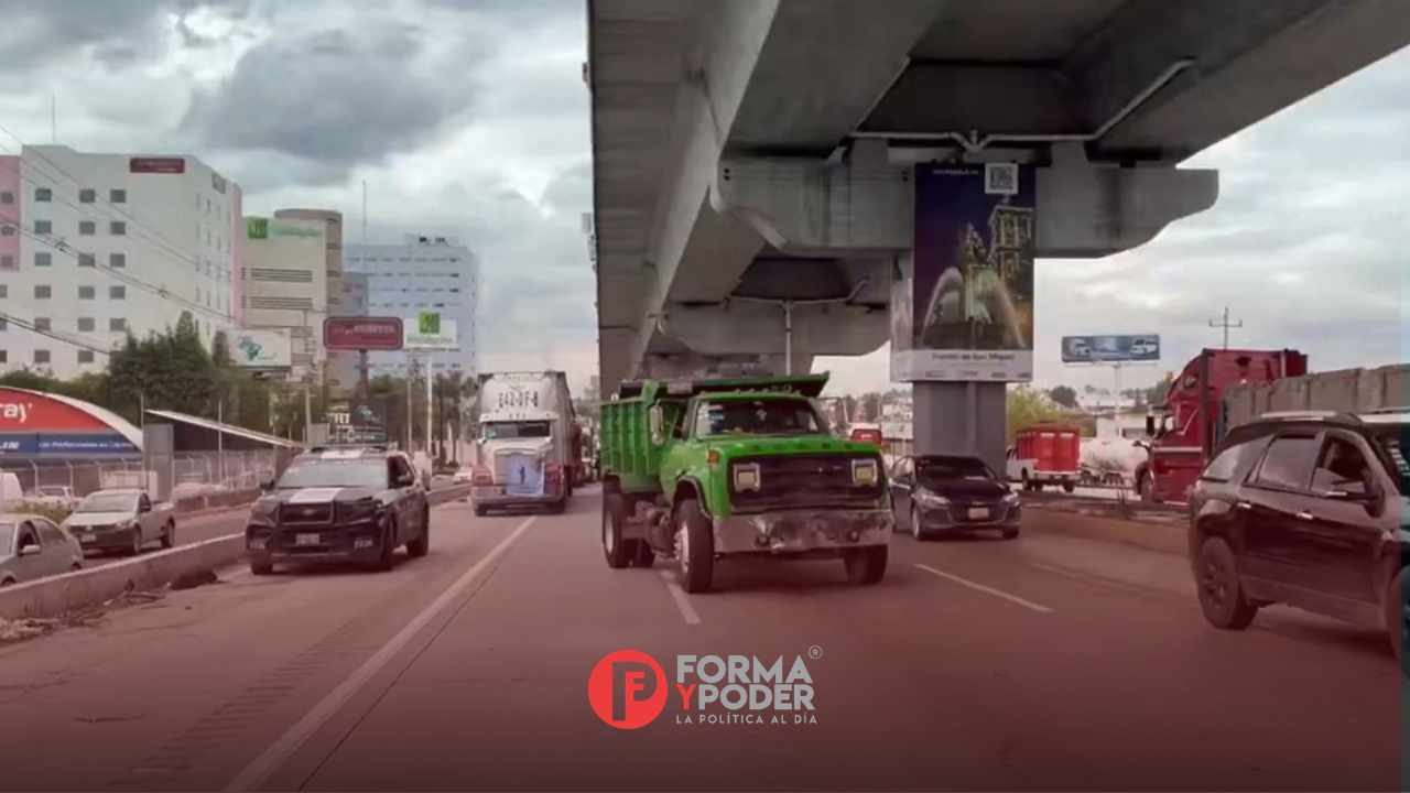 Bloqueo de transportistas de AMOTAC en Vía Atlixcáyotl genera afectaciones viales