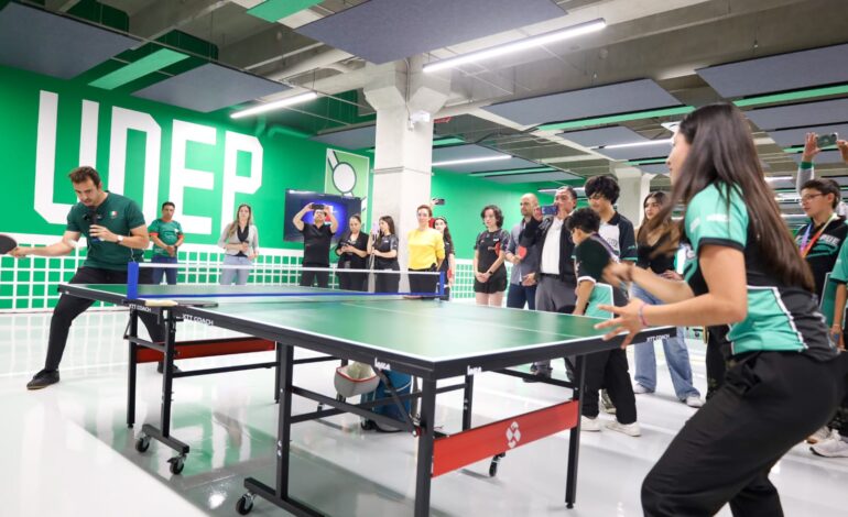 Marcos Madrid imparte clínica de tenis a talentos poblanos tras la Olimpiada Nacional CONADE 2026