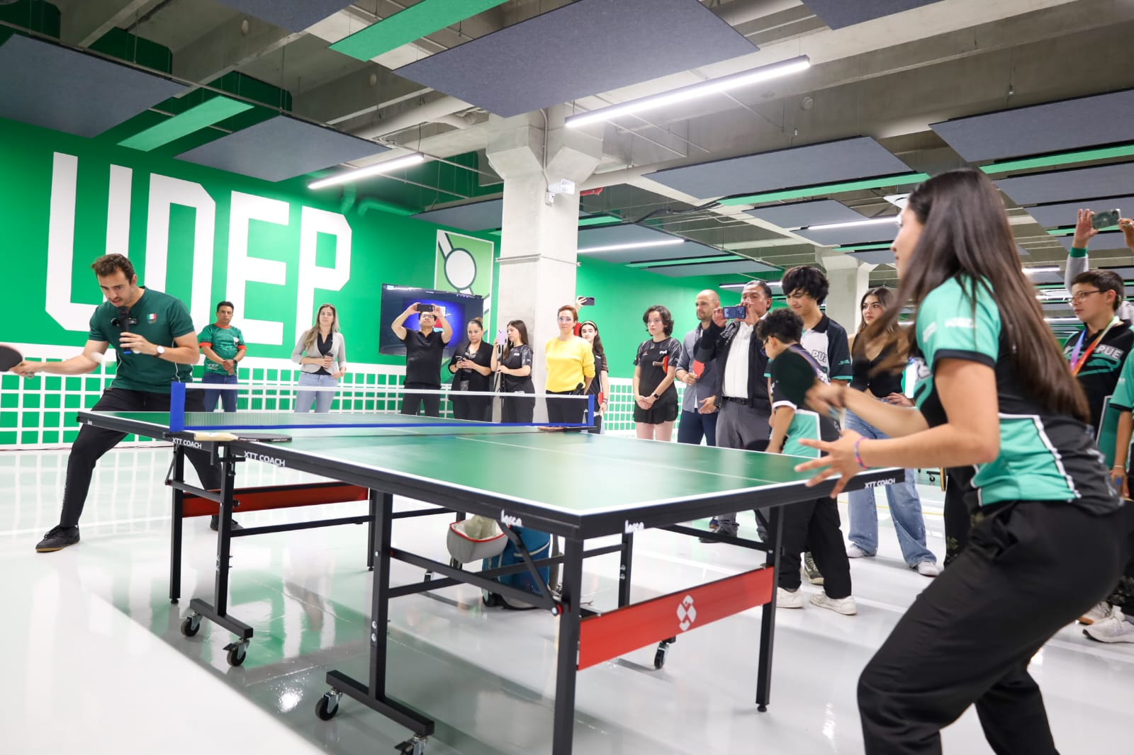 Marcos Madrid imparte clínica de tenis a talentos poblanos tras la Olimpiada Nacional CONADE 2026