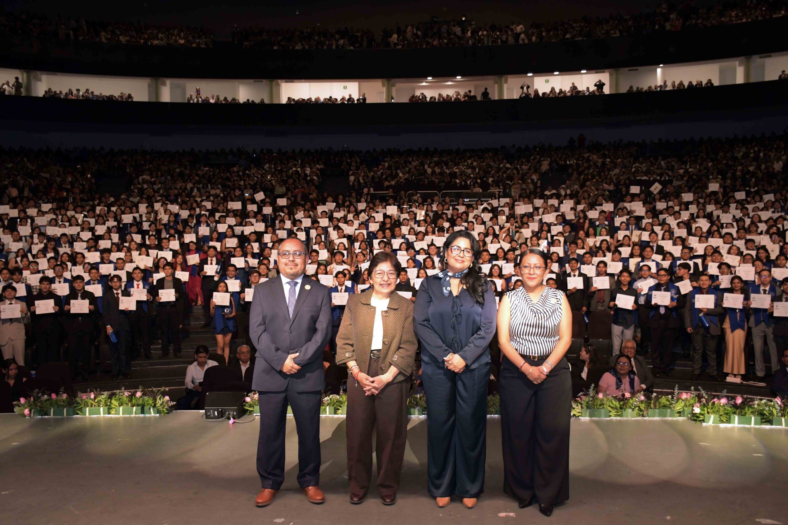 Preside Rectora Lilia Cedillo graduación de la Preparatoria Benito Juárez