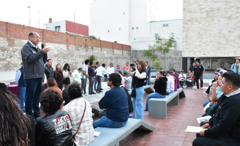 Entrega Gobierno del Estado apoyos a familias afectadas por explosión en Tepeaca