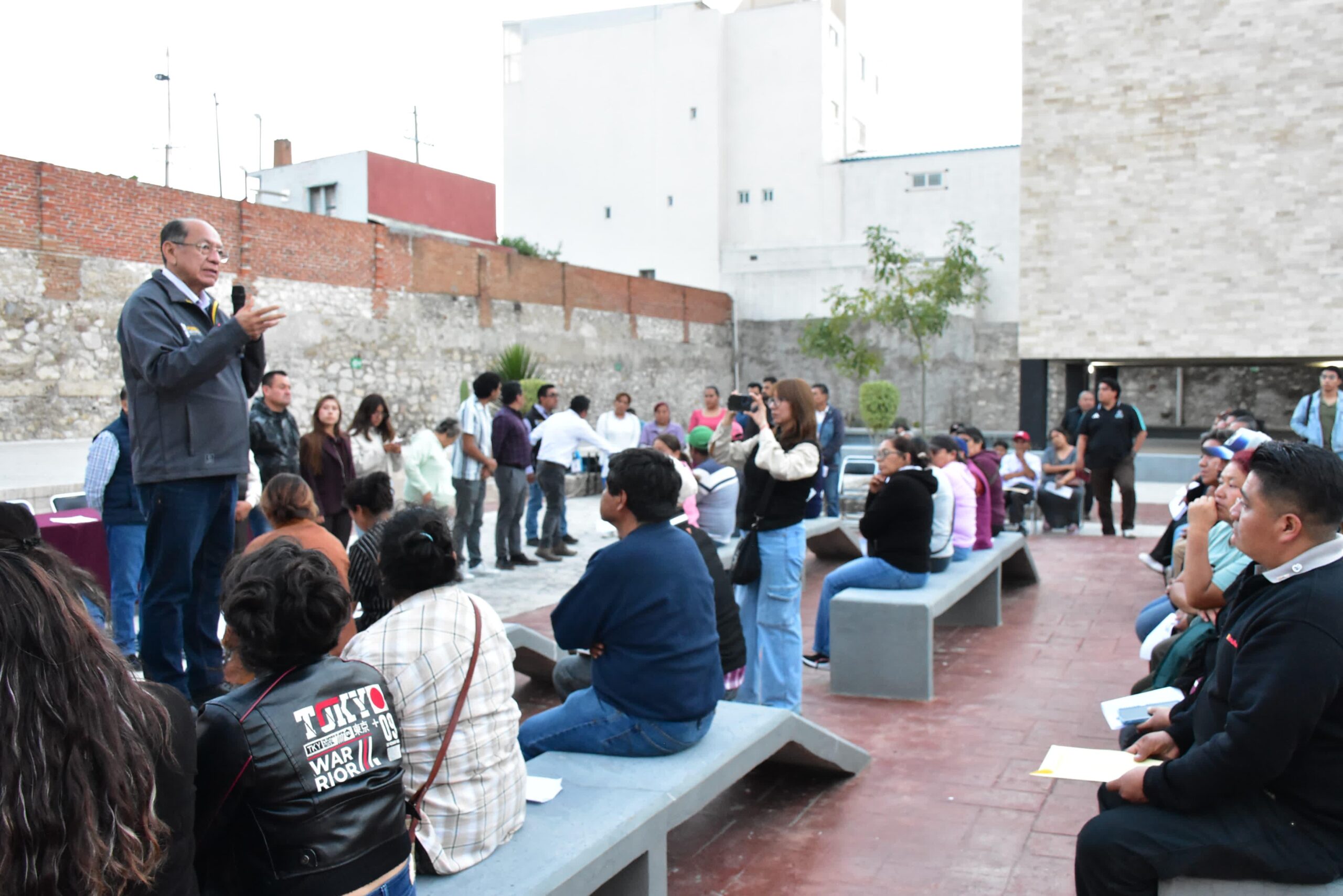 Entrega Gobierno del Estado apoyos a familias afectadas por explosión en Tepeaca