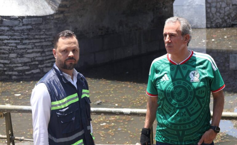 Pepe Chedraui supervisa labores de drenado en el Puente de Ovando tras afectaciones por lluvias