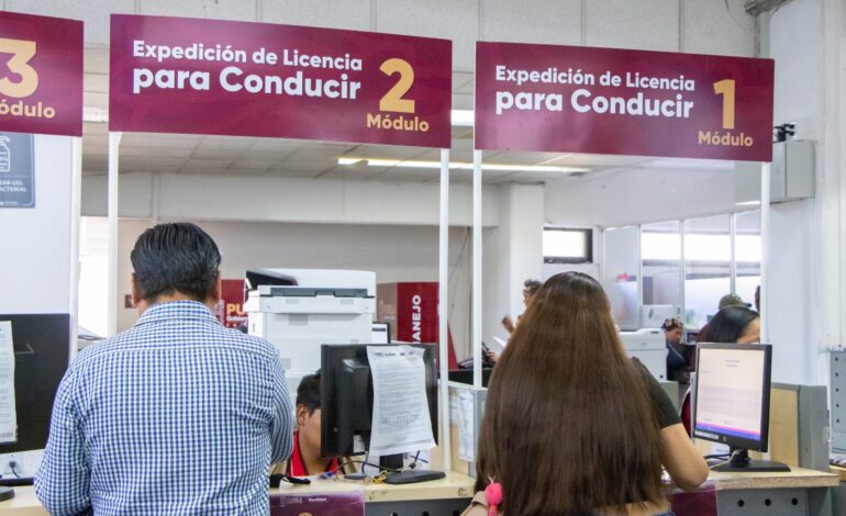 Presenta gobierno estatal guía de estudio para                     obtención de licencias de conducir