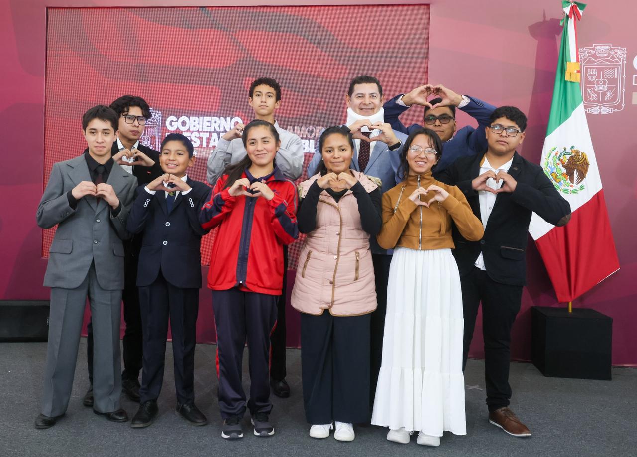 Gobierno Estatal apoya a talento poblano                               rumbo a olimpiada matemática en Singapur 