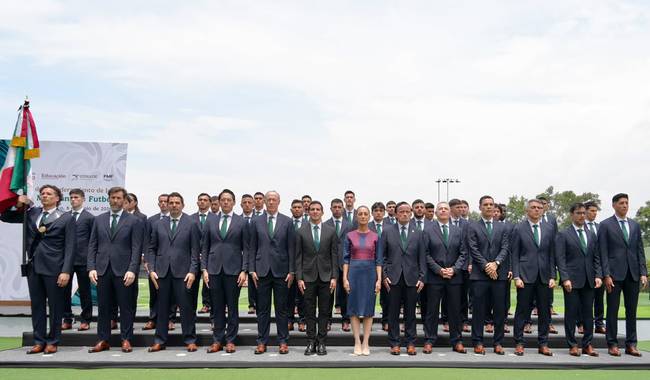 Claudia Sheinbaum abandera a la selección mexicana camino a la Copa del Mundo 2026