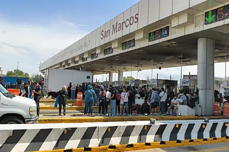 Toma CNTE casetas de San Marcos, Tlalpan y Naucalpan y dan paso libre por paro nacional