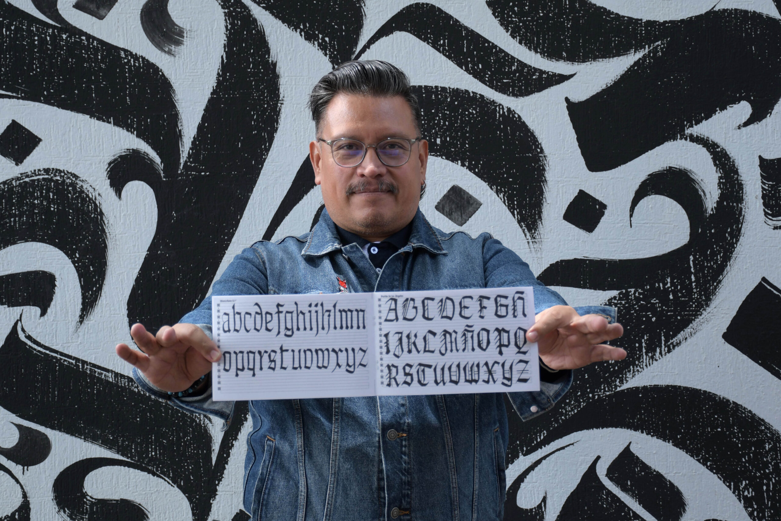 Investigador BUAP imparte taller de caligrafía gótica mexicana en ATypI Stanford 2026