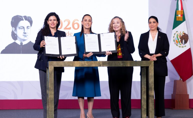 Claudia Sheinbaum firma iniciativa de ley para prevenir, investigar, sancionar y reparar daños por feminicidio