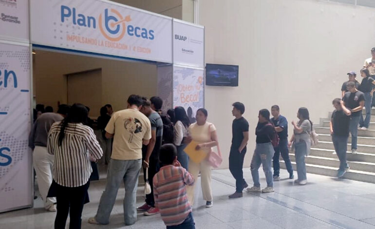 BUAP impulsa la educación a través de la feria Plan Becas 2026