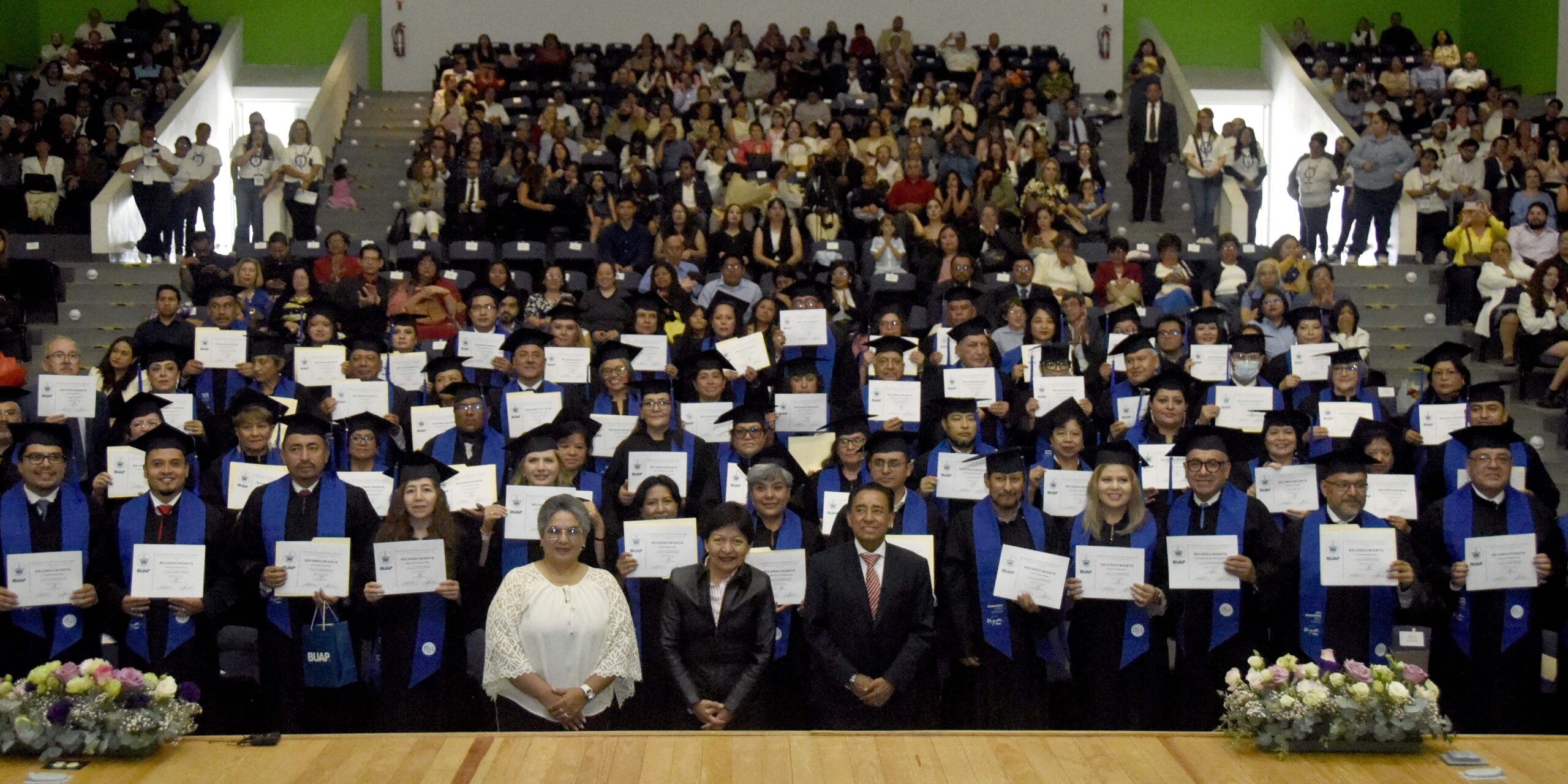 Rectora Lilia Cedillo preside graduación de las licenciaturas en Gestión en Información y Humanidades de la UPA