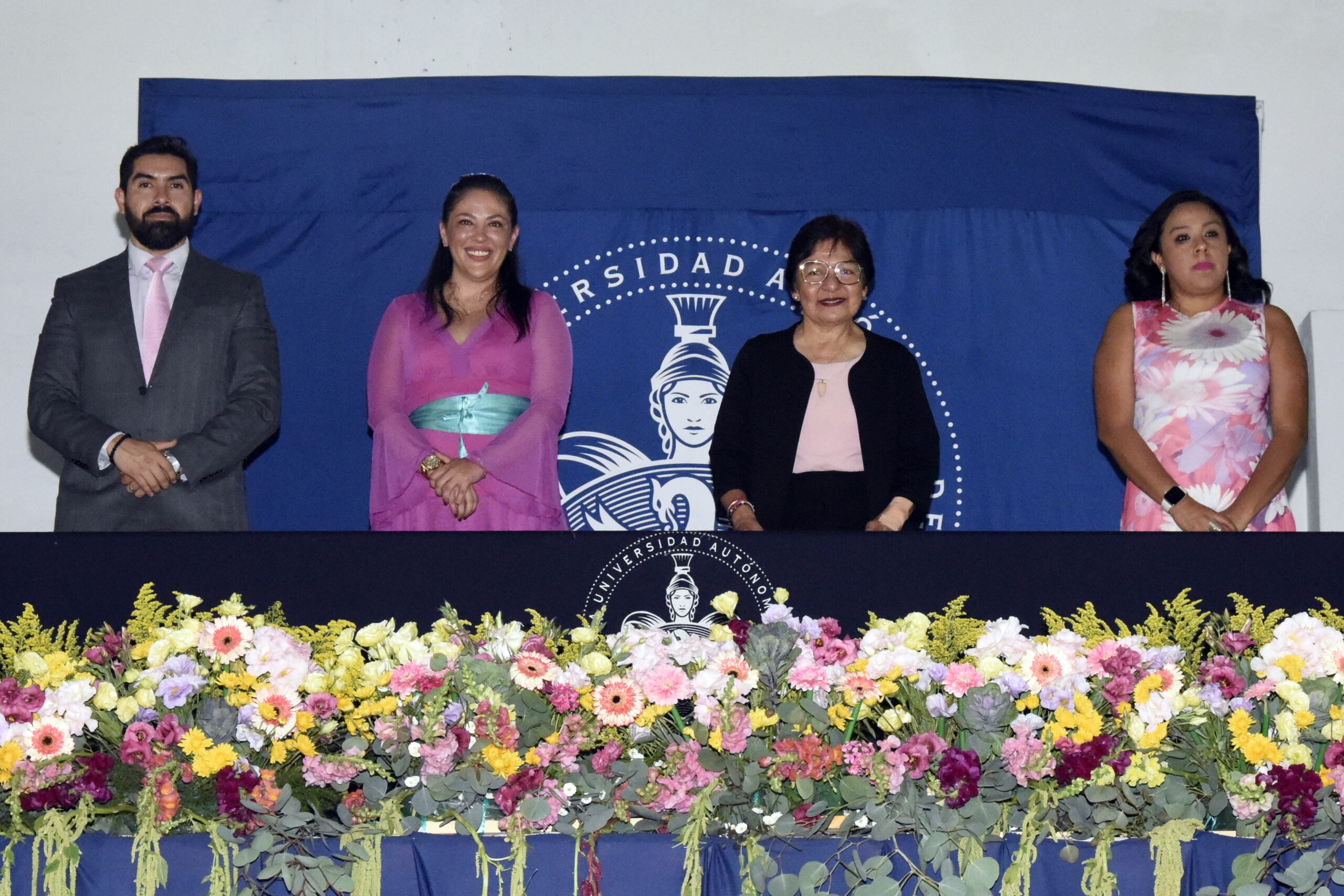 Rectora Lilia Cedillo preside graduación de alumnos de la preparatoria de Izúcar de Matamoros