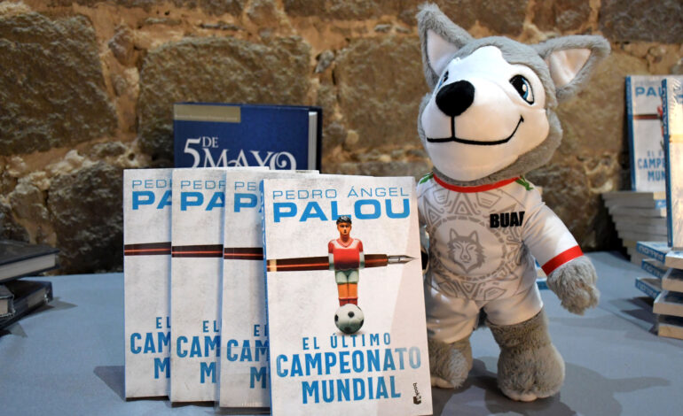 Presenta Pedro Ángel Palou su obra El último campeonato mundial en BUAP Librerías de Zacatlán