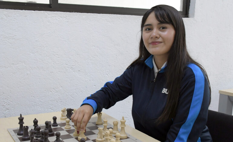 Alumna de preparatoria BUAP gana medalla de plata en ajedrez