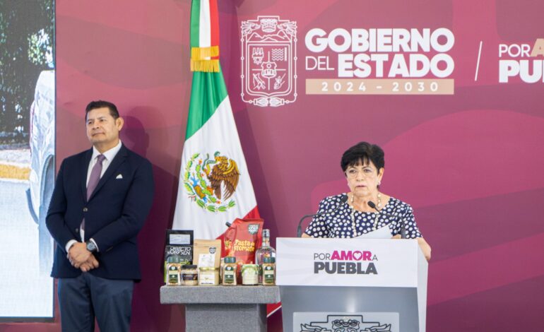 Secretaría de Movilidad y Transporte realiza entrega de 802 hologramas a motociclistas