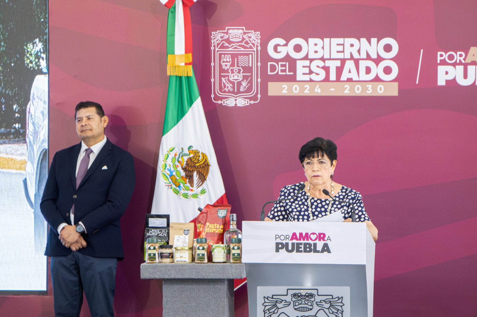 Secretaría de Movilidad y Transporte realiza entrega de 802 hologramas a motociclistas