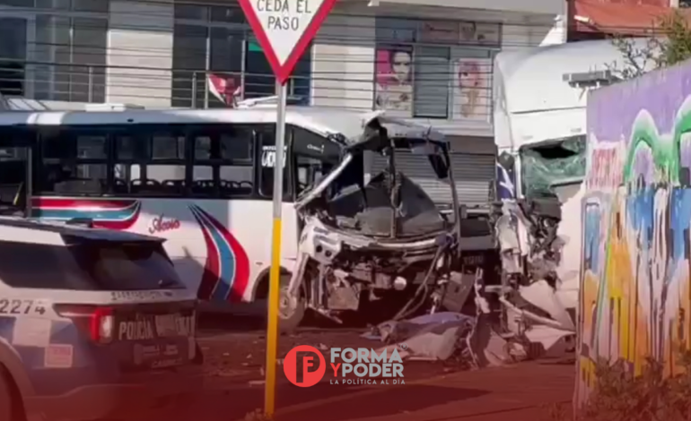 Accidente entre tractocamión y un autobús en Amozoc deja una persona fallecida